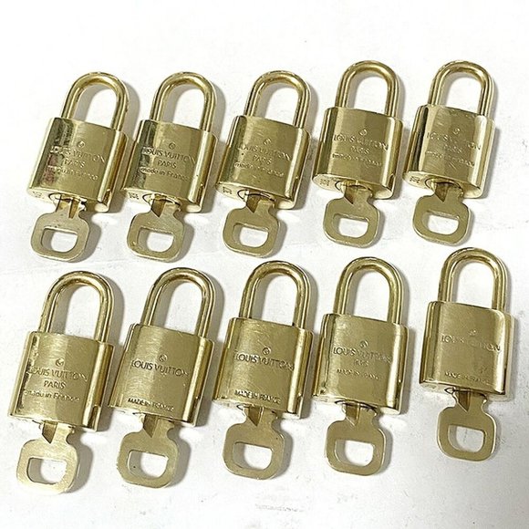 Authentic LOUIS VUITTON LV 10 SET PADLOCK KEY BAG CHARM CADENA GOLD-PLATED - Picture 2 of 4